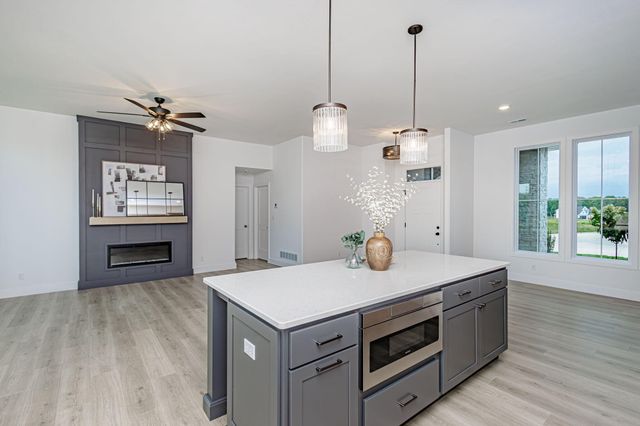 4600 CHAMBERS BAY DR, Columbia, MO 65201