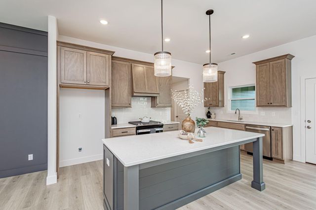 4600 CHAMBERS BAY DR, Columbia, MO 65201