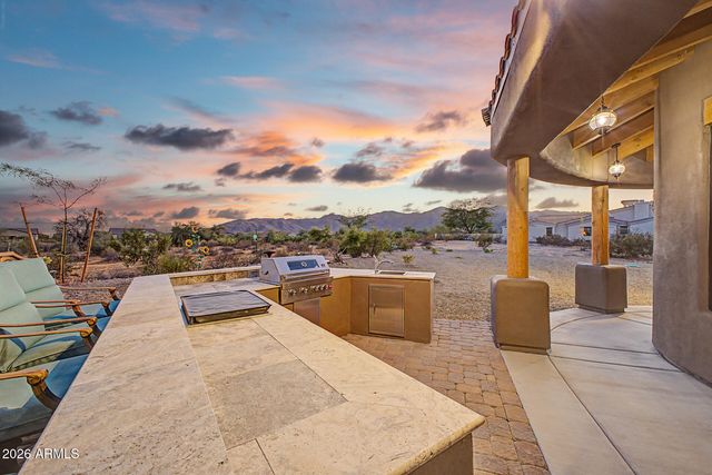 19211 W SELDON Lane, Waddell, AZ 85355