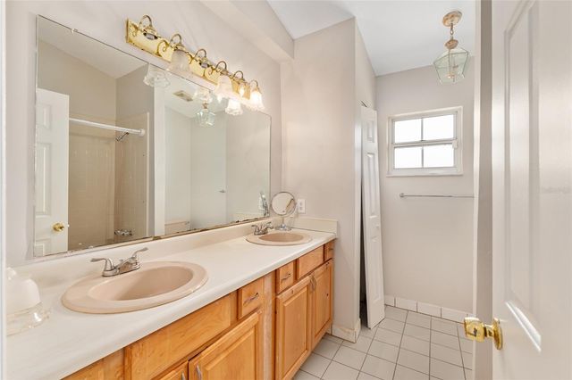 1135 SE 12TH AVENUE, Gainesville, FL 32641