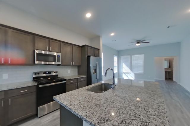 9835 Willow Creek Commerce Drive 109, Tomball, TX 77375