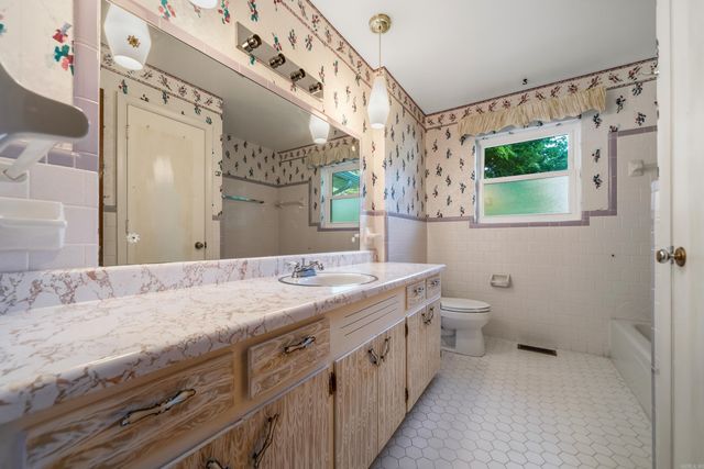 102 Dahlia St, Hot Springs, AR 71913