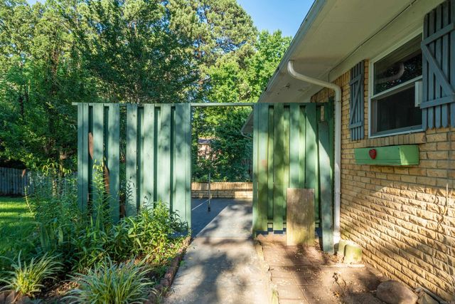 102 Dahlia St, Hot Springs, AR 71913