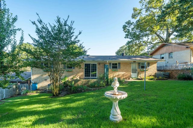 102 Dahlia St, Hot Springs, AR 71913