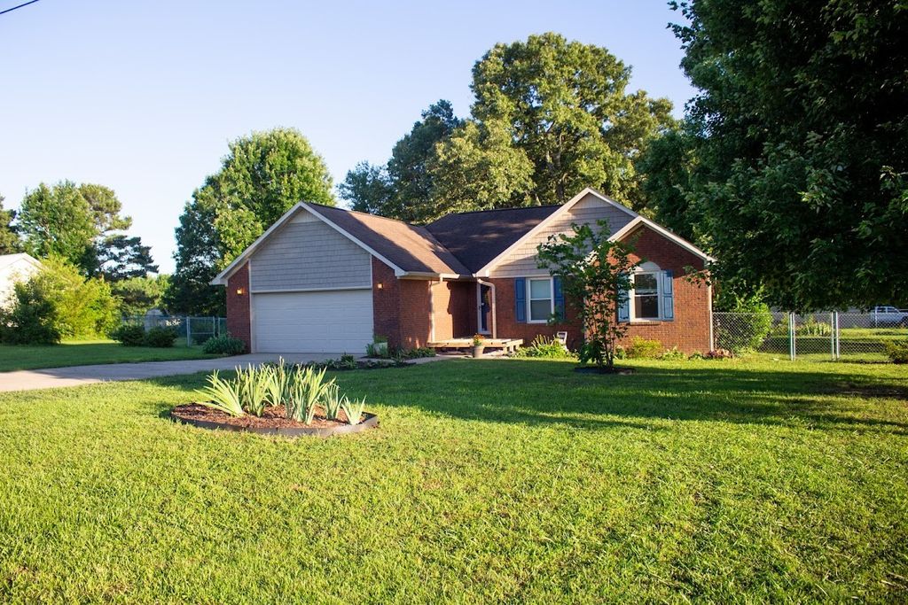 4019 Belle Orchard Dr, Fayetteville, TN 37334