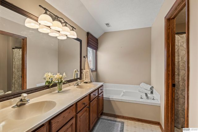 6728 S 162nd Avenue, Omaha, NE 68135