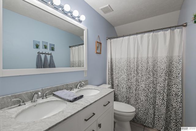 6728 S 162nd Avenue, Omaha, NE 68135