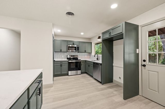 3557 Montreal Circle, Haltom City, TX 76117