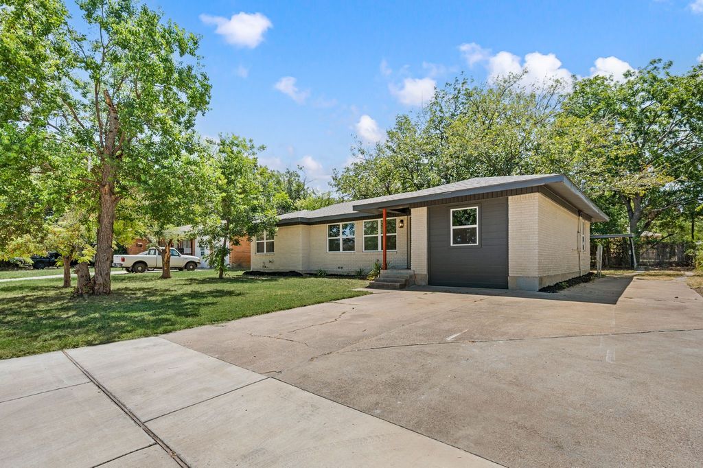 3557 Montreal Circle, Haltom City, TX 76117