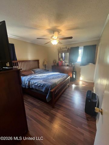 1976 N Cresthill, Southaven, MS 38671