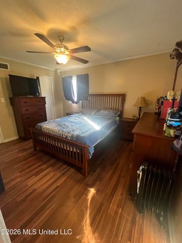 1976 N Cresthill, Southaven, MS 38671