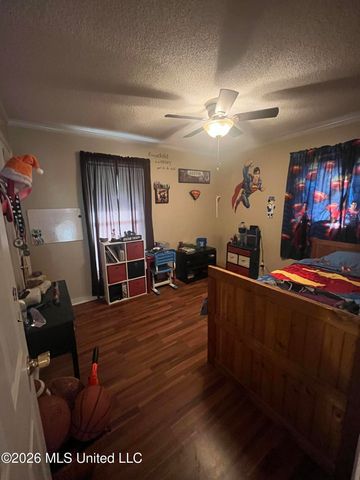 1976 N Cresthill, Southaven, MS 38671