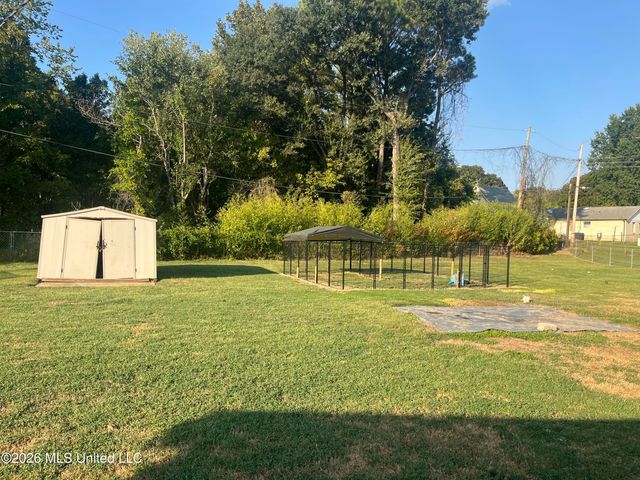 1976 N Cresthill, Southaven, MS 38671