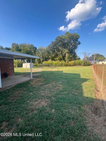 1976 N Cresthill, Southaven, MS 38671