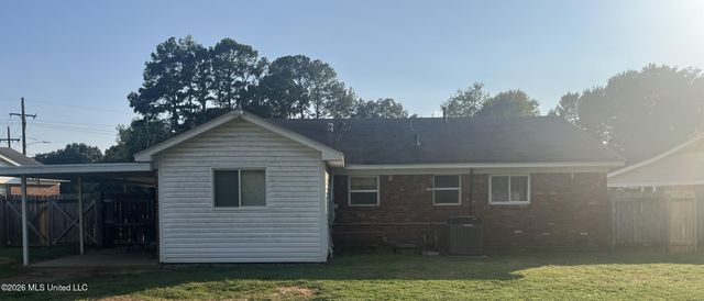 1976 N Cresthill, Southaven, MS 38671