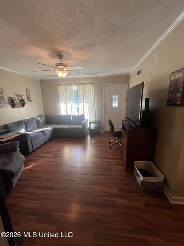 1976 N Cresthill, Southaven, MS 38671