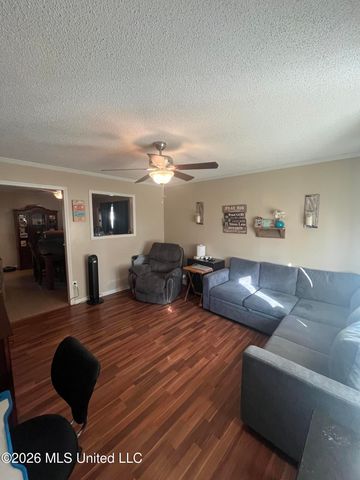 1976 N Cresthill, Southaven, MS 38671