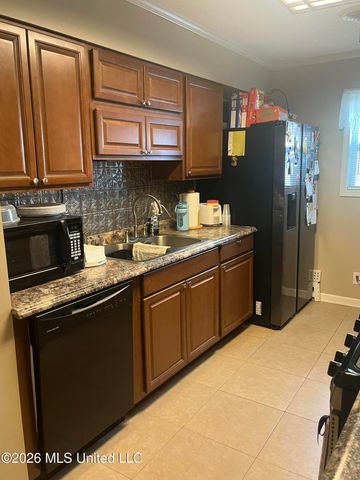 1976 N Cresthill, Southaven, MS 38671