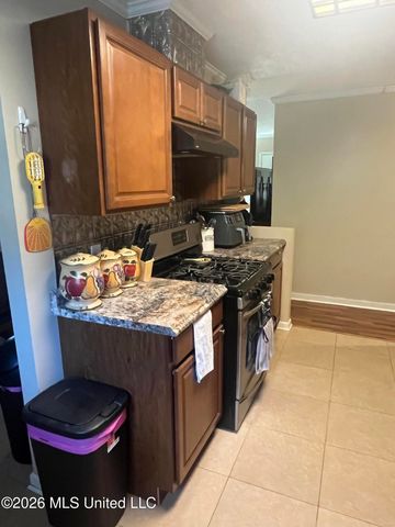 1976 N Cresthill, Southaven, MS 38671
