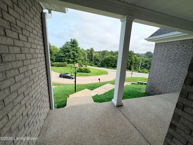 13000 Pond Creek Dr, Goshen, KY 40026