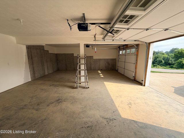 13000 Pond Creek Dr, Goshen, KY 40026