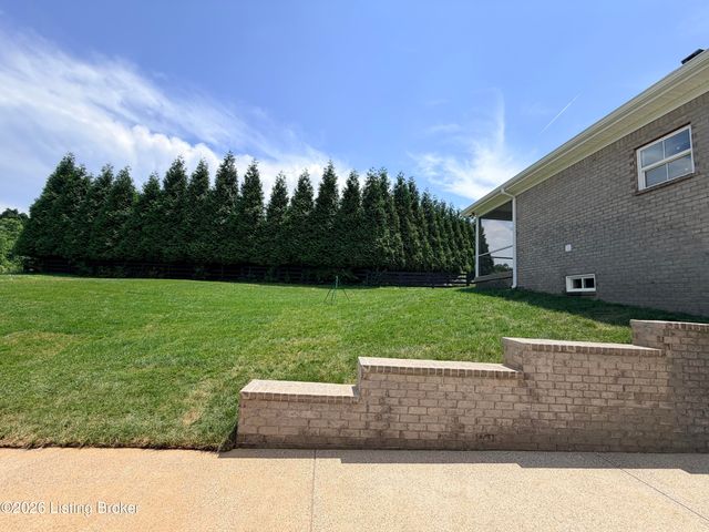 13000 Pond Creek Dr, Goshen, KY 40026
