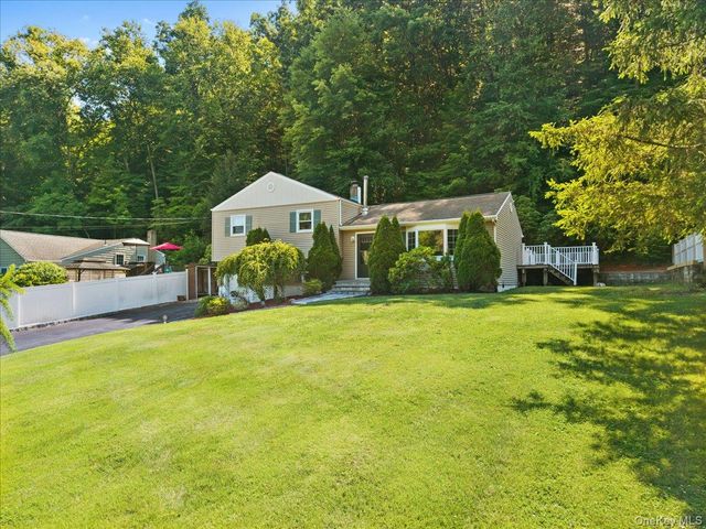 22 Knollwood Road, Cortlandt Manor, NY 10567