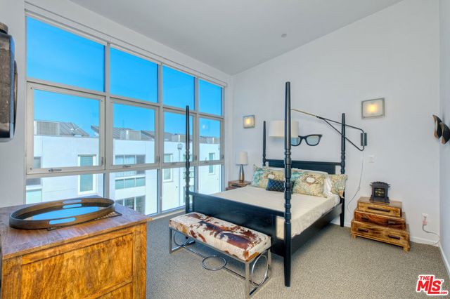 4151 Redwood Avenue 214, Los Angeles, CA 90066