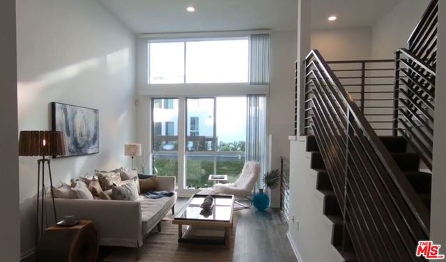 4151 Redwood Avenue 214, Los Angeles, CA 90066