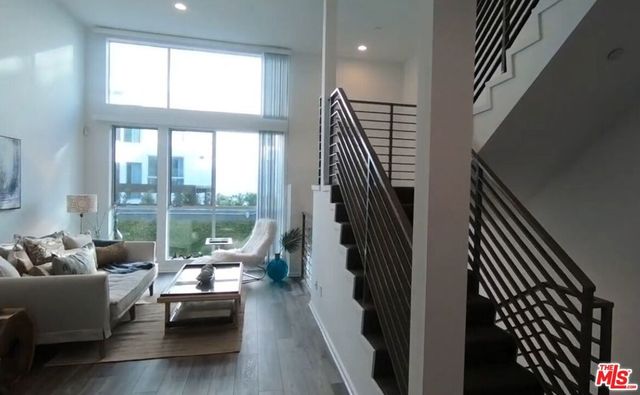 4151 Redwood Avenue 214, Los Angeles, CA 90066