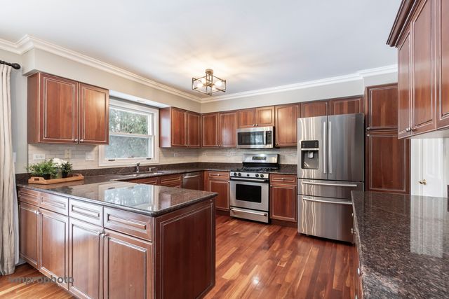 246 Montclair Road, Vernon Hills, IL 60061