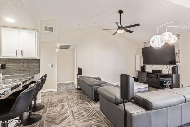 200 E SOUTHERN Avenue 242, Tempe, AZ 85282