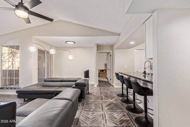 200 E SOUTHERN Avenue 242, Tempe, AZ 85282