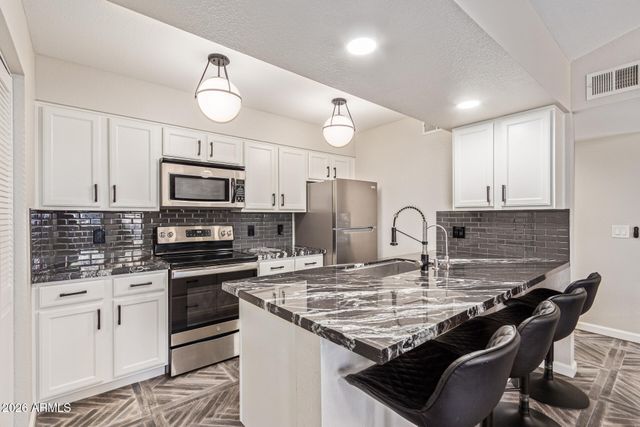 200 E SOUTHERN Avenue 242, Tempe, AZ 85282