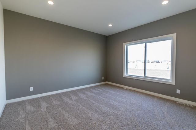 8319 59 Street S, Horace, ND 58047