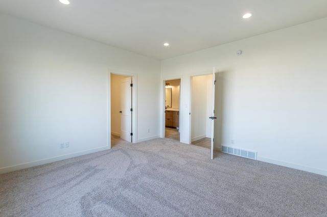 8319 59 Street S, Horace, ND 58047