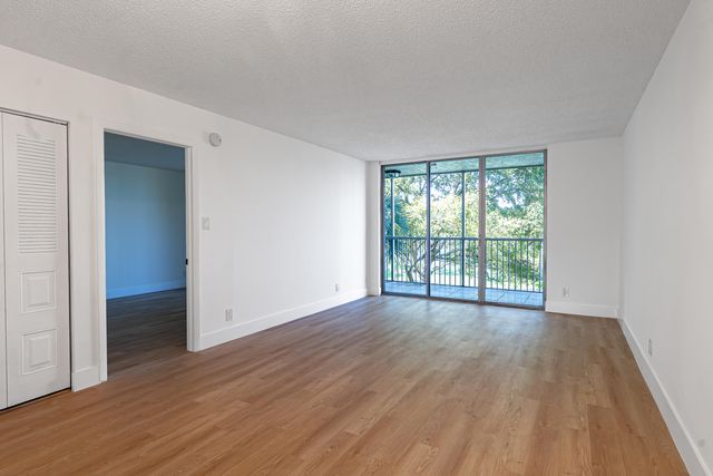 3121 NW 47th Terrace 315, Lauderdale Lakes, FL 33319