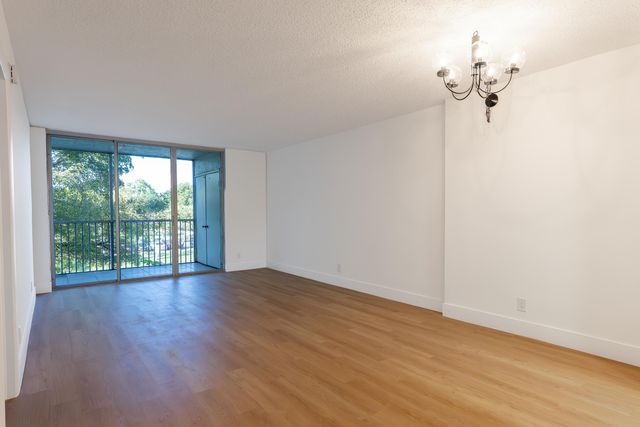 3121 NW 47th Terrace 315, Lauderdale Lakes, FL 33319