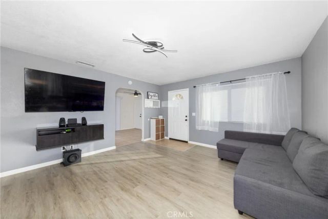 623 E Old 2nd St, San Jacinto, CA 92583