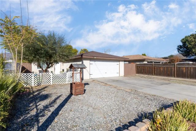 623 E Old 2nd St, San Jacinto, CA 92583
