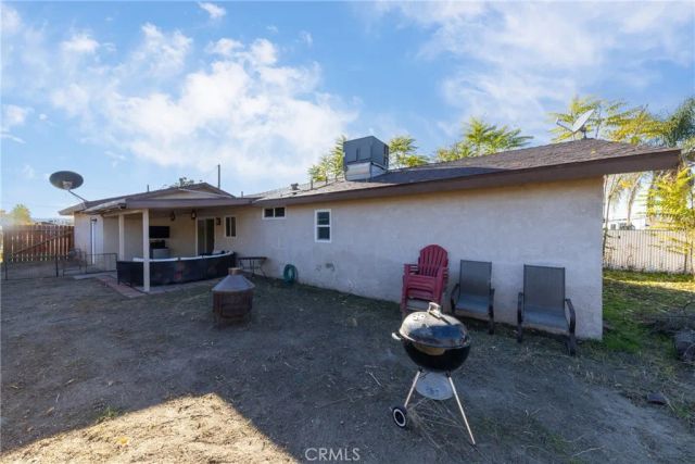 623 E Old 2nd St, San Jacinto, CA 92583