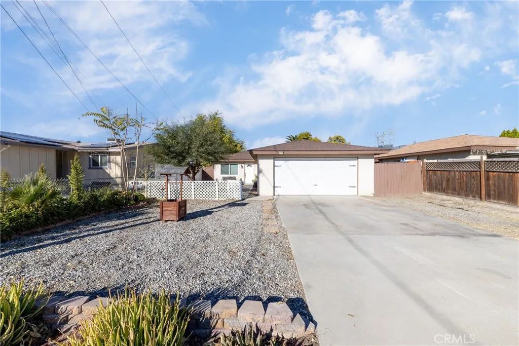 623 E Old 2nd St, San Jacinto, CA 92583