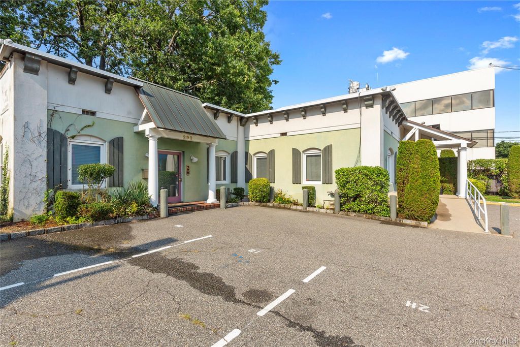 293 Castle Avenue, Westbury, NY 11590 — exterior