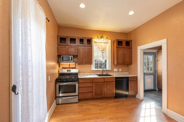 1898 N Main Avenue, Springfield, MO 65803