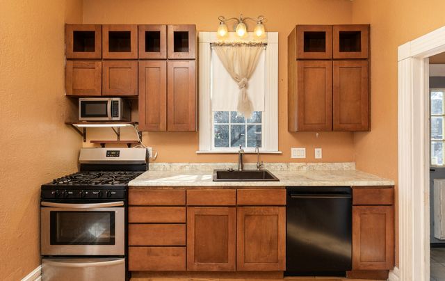 1898 N Main Avenue, Springfield, MO 65803