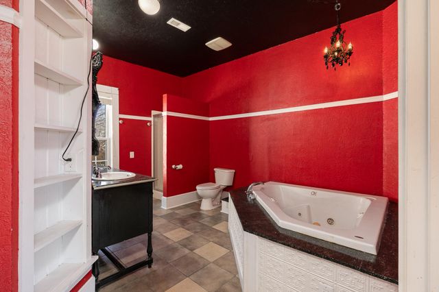 1898 N Main Avenue, Springfield, MO 65803