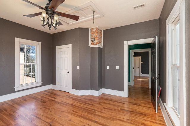 1898 N Main Avenue, Springfield, MO 65803