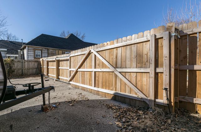 1898 N Main Avenue, Springfield, MO 65803