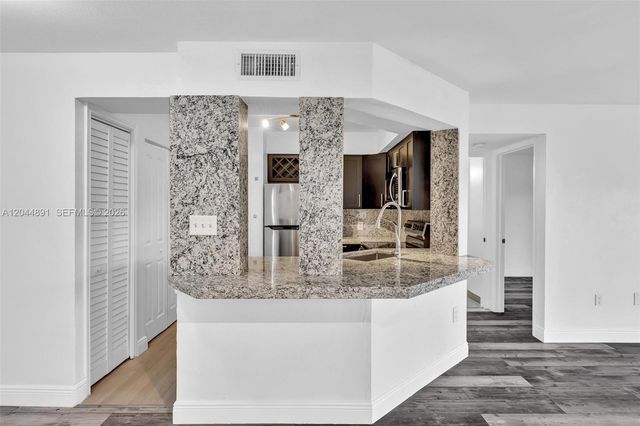 2341 NW 33rd Street 406, Oakland Park, FL 33309