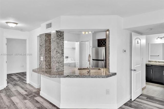 2341 NW 33rd Street 406, Oakland Park, FL 33309
